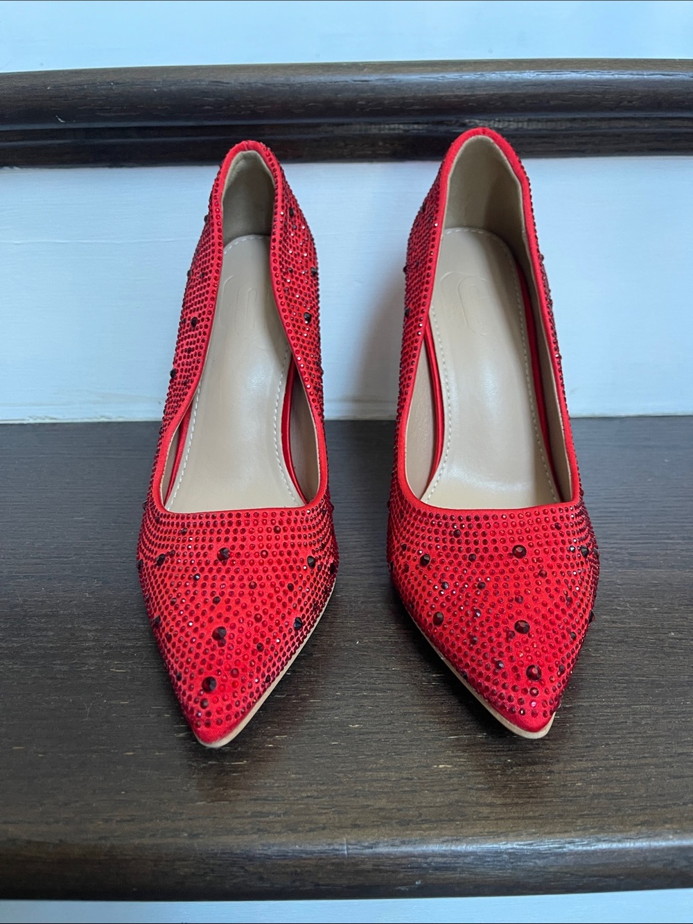 NWOB Red Crystal Pointed Toe Women's Pumps